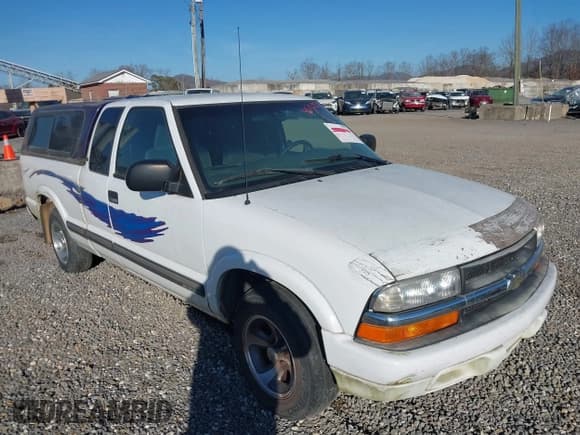 ✅ 2000 Chevrolet S-10 LS Xtreme • VIN: 1GCCS19W7Y8308509 • Лот: 41512183. Опубликован ранее на IAAI с пробегом 124 511 миль. Бесплатный доступ к архиву аукционных продаж из США и подробный отчёт об истории автомобиля на DreamBid. Изображение 1.