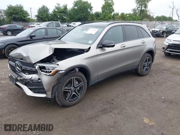 ✅ 2022 Mercedes-Benz GLC 300 • VIN: W1N0G8EB4NG103627 • Lot: 43040684. Wystawiony na IAAI z przebiegiem 7 971 mil. Bezpłatny archiwum sprzedaży aukcyjnych z USA i szczegółowy raport historii pojazdu na DreamBid. Zdjęcie 2.