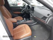 ✅ 2022 Audi Q5 S line Premium • VIN: WA1GAAFY9N2032157 • Lot: 43680482. Wystawiony na IAAI z przebiegiem 53 334 mil. Bezpłatny archiwum sprzedaży aukcyjnych z USA i szczegółowy raport historii pojazdu na DreamBid. Zdjęcie 5.