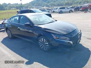 ✅ 2025 Nissan Altima SV • VIN: 1N4BL4DV0SN369563 • Лот: 43230059. Опубликован ранее на IAAI с пробегом 19 459 миль. Бесплатный доступ к архиву аукционных продаж из США и подробный отчёт об истории автомобиля на DreamBid. Изображение 1.