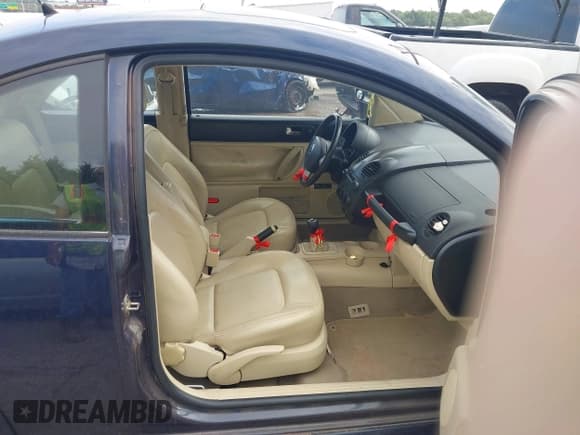 ✅ 2000 Volkswagen Beetle GLX • VIN: 3VWDD21C3YM487856 • Лот: 42649075. Опубликован ранее на IAAI с пробегом 105 198 миль. Бесплатный доступ к архиву аукционных продаж из США и подробный отчёт об истории автомобиля на DreamBid. Изображение 5.