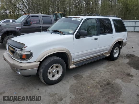 ✅ 2000 Ford Explorer Eddie Bauer • VIN: 1FMDU74E7YZA79125 • Lot: 51285114. Wystawiony na Copart z przebiegiem 278 281 mil. Bezpłatny archiwum sprzedaży aukcyjnych z USA i szczegółowy raport historii pojazdu na DreamBid. Zdjęcie 1.