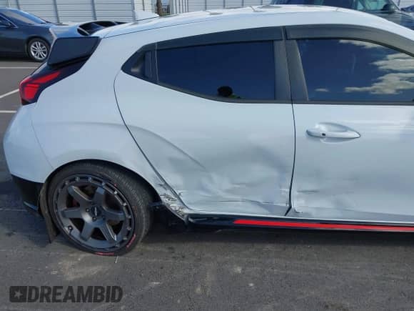 2019 Hyundai Veloster N z VIN KMHT36AH6KU001916, wystawiony jako IAAI lot #41577775 z przebiegiem 77 471 mil mil oraz . Historia ofert i sprzedaży dostępna na DreamBid. Obrazek 6.
