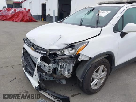 ✅ 2020 Chevrolet Trax LS • VIN: KL7CJKSB3LB022813 • Lot: 43753612. Wystawiony na IAAI z przebiegiem 85 533 mil. Bezpłatny archiwum sprzedaży aukcyjnych z USA i szczegółowy raport historii pojazdu na DreamBid. Zdjęcie 6.