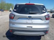 ✅ 2017 Ford Escape SE • VIN: 1FMCU9G93HUB34575 • Lot: 42279592. Wystawiony na IAAI z przebiegiem 71 904 mil. Bezpłatny archiwum sprzedaży aukcyjnych z USA i szczegółowy raport historii pojazdu na DreamBid. Zdjęcie 17.