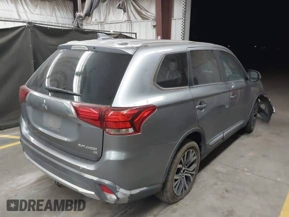 2018 Mitsubishi Outlander SE with VIN JA4AD3A33JJ003936, listed as a IAAI auction lot 43525448 with 252,718 mi miles and . Bid and sale history available at DreamBid. Image 4.