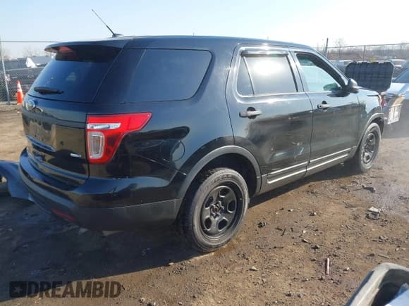 ✅ 2014 Ford Police Interceptor Utility • VIN: 1FM5K8AR0EGC14072 • Lot: 41781060. Wystawiony na IAAI z przebiegiem 173 354 mil. Bezpłatny archiwum sprzedaży aukcyjnych z USA i szczegółowy raport historii pojazdu na DreamBid. Zdjęcie 4.