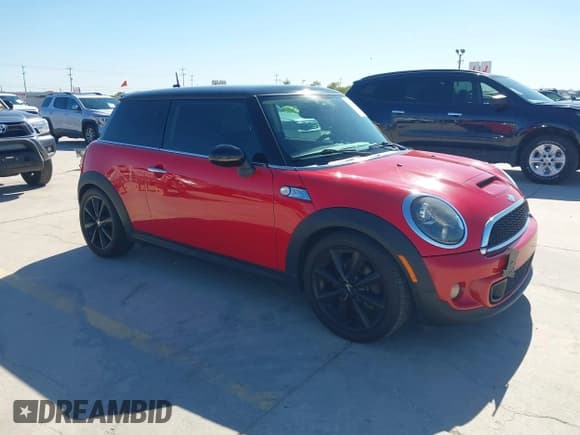 ✅ 2011 MINI Hardtop S • VIN: WMWSV3C51BTY14837 • Lot: 43580617. Listed on IAAI with 127,640 mi. Free auction sales archive from the USA and detailed vehicle history report at DreamBid. Image 1.