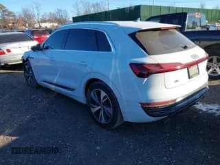 ✅ 2024 Audi Q8 e-tron Premium Plus • VIN: WA15AAGEXRB022996 • Лот: 41206248. Опубликован ранее на IAAI с пробегом 13 058 миль. Бесплатный доступ к архиву аукционных продаж из США и подробный отчёт об истории автомобиля на DreamBid. Изображение 3.
