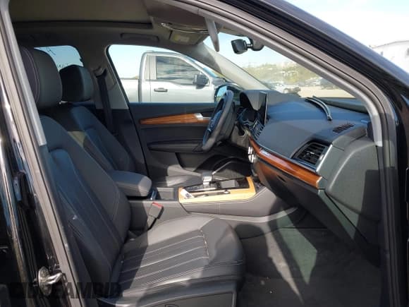 ✅ 2021 Audi Q5 Premium Plus • VIN: WA1BAAFY8M2137507 • Лот: 43428940. Опубликован ранее на IAAI с пробегом 28 350 миль. Бесплатный доступ к архиву аукционных продаж из США и подробный отчёт об истории автомобиля на DreamBid. Изображение 5.