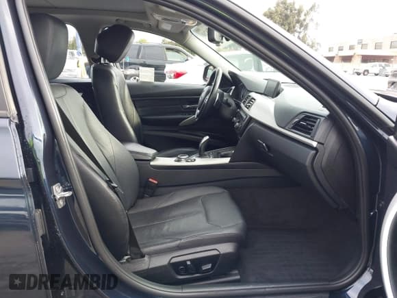 ✅ 2014 BMW 3 Series 328i xDrive • VIN: WBA3G7C54EKN36564 • Лот: 43726260. Опубликован ранее на IAAI с пробегом 160 145 миль. Бесплатный доступ к архиву аукционных продаж из США и подробный отчёт об истории автомобиля на DreamBid. Изображение 5.