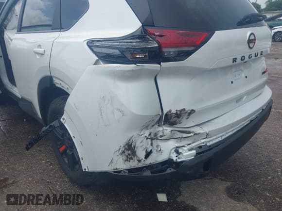 ✅ 2025 Nissan Rogue SV • VIN: 5N1BT3BB9SC833096 • Lot: 42470432. Listed on IAAI with 1,785 mi. Free auction sales archive from the USA and detailed vehicle history report at DreamBid. Image 6.