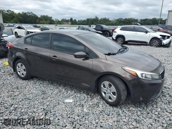 ✅ 2017 Kia Forte LX • VIN: 3KPFK4A71HE156512 • Lot: 83974855. Wystawiony na Copart z przebiegiem 198 287 mil. Bezpłatny archiwum sprzedaży aukcyjnych z USA i szczegółowy raport historii pojazdu na DreamBid. Zdjęcie 4.