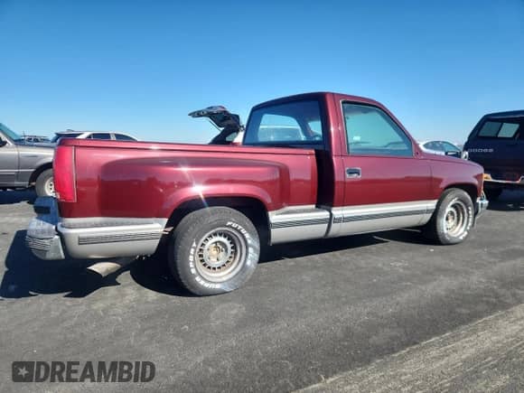 ✅ 1988 Chevrolet Silverado 1500 • VIN: 1GCDC14K1JZ301500 • Lot: 90577595. Wystawiony na Copart z przebiegiem 130 143 mil. Bezpłatny archiwum sprzedaży aukcyjnych z USA i szczegółowy raport historii pojazdu na DreamBid. Zdjęcie 3.
