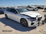 ✅ 2023 Volvo V60 • VIN: YV1H60EP2P1533800 • Lot: 76821314. Wystawiony na Copart z przebiegiem 24 443 mil. Bezpłatny archiwum sprzedaży aukcyjnych z USA i szczegółowy raport historii pojazdu na DreamBid. Zdjęcie 4.