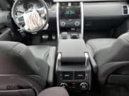 ✅ 2023 Land Rover Discovery HSE R-Dynamic • VIN: SALRM4EU8P2484036 • Lot: 52734515. Wystawiony na Copart z przebiegiem 18 228 mil. Bezpłatny archiwum sprzedaży aukcyjnych z USA i szczegółowy raport historii pojazdu na DreamBid. Zdjęcie 8.