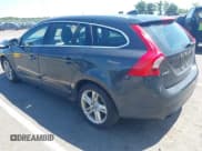 ✅ 2015 Volvo V60 T5 Drive-E Premier • VIN: YV140MEB7F1207484 • Lot: 42545850. Wystawiony na IAAI z przebiegiem 143 150 mil. Bezpłatny archiwum sprzedaży aukcyjnych z USA i szczegółowy raport historii pojazdu na DreamBid. Zdjęcie 3.