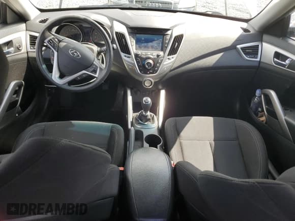 ✅ 2016 Hyundai Veloster • VIN: KMHTC6AD1GU289283 • Lot: 68667954. Wystawiony na Copart z przebiegiem 72 304 mil. Bezpłatny archiwum sprzedaży aukcyjnych z USA i szczegółowy raport historii pojazdu na DreamBid. Zdjęcie 8.