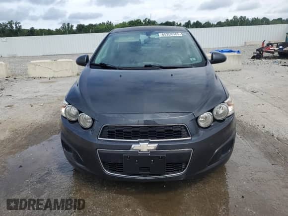 2014 Chevrolet Sonic LT z VIN 1G1JC5SHXE4200758, wystawiony jako Copart lot #65268585 z przebiegiem 136 698 mil mil oraz Nie do naprawy • Non repairable. Historia ofert i sprzedaży dostępna na DreamBid. Obrazek 5.
