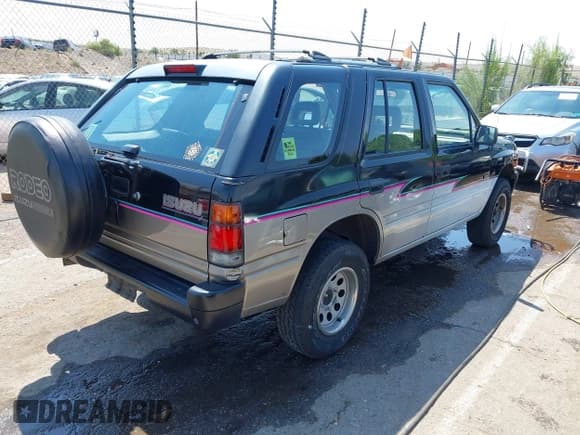 ✅ 1993 Isuzu Rodeo LS • VIN: 4S2CG58V8P4314783 • Lot: 42954345. Wystawiony na IAAI z przebiegiem 178 093 mil. Bezpłatny archiwum sprzedaży aukcyjnych z USA i szczegółowy raport historii pojazdu na DreamBid. Zdjęcie 4.