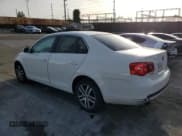 ✅ 2005 Volkswagen Jetta 2.5L • VIN: 3VWSG71K35M641593 • Lot: 45986915. Wystawiony na Copart z przebiegiem 165 264 mil. Bezpłatny archiwum sprzedaży aukcyjnych z USA i szczegółowy raport historii pojazdu na DreamBid. Zdjęcie 2.