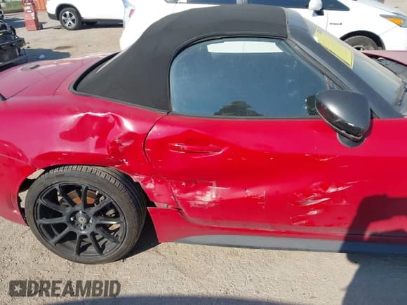 ✅ 2017 FIAT 124 Spider Classica • VIN: JC1NFAEK4H0124138 • Lot: 43345321. Listed on IAAI with 112,648 mi. Free auction sales archive from the USA and detailed vehicle history report at DreamBid. Image 13.