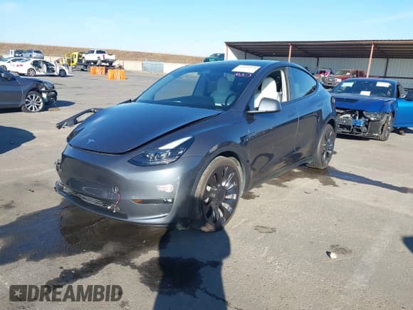✅ 2023 Tesla Model Y Performance • VIN: 7SAYGDEF3PF864400 • Lot: 43595150. Wystawiony na IAAI z przebiegiem 37 993 mil. Bezpłatny archiwum sprzedaży aukcyjnych z USA i szczegółowy raport historii pojazdu na DreamBid. Zdjęcie 2.