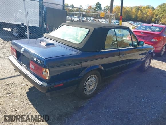 ✅ 1991 BMW 3 Series • VIN: WBABA7316MEJ11676 • Лот: 43488387. Опубликован ранее на IAAI с пробегом 260 838 миль. Бесплатный доступ к архиву аукционных продаж из США и подробный отчёт об истории автомобиля на DreamBid. Изображение 4.