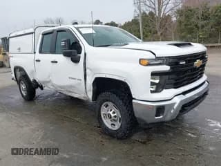 ✅ 2024 Chevrolet Silverado 2500HD Work Truck • VIN: 1GC2YLE72RF198079 • Lot: 41586127. Wystawiony na IAAI z przebiegiem 9 934 mil. Bezpłatny archiwum sprzedaży aukcyjnych z USA i szczegółowy raport historii pojazdu na DreamBid. Zdjęcie 1.