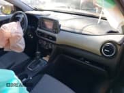 ✅ 2021 Hyundai Kona SE • VIN: KM8K1CAA3MU711281 • Лот: 43351761. Опубликован ранее на IAAI с пробегом 13 125 миль. Бесплатный доступ к архиву аукционных продаж из США и подробный отчёт об истории автомобиля на DreamBid. Изображение 5.