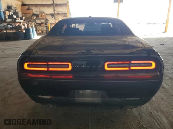 ✅ 2018 Dodge Challenger SXT Plus • VIN: 2C3CDZAG2JH327938 • Лот: 91623545. Опубликован ранее на Copart с пробегом 117 775 миль. Бесплатный доступ к архиву аукционных продаж из США и подробный отчёт об истории автомобиля на DreamBid. Изображение 6.