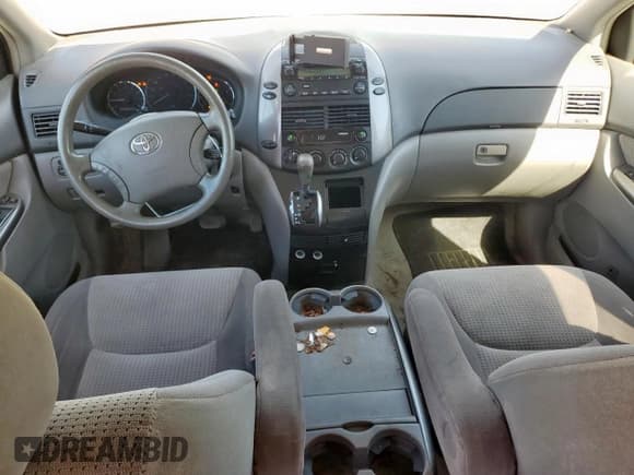 ✅ 2008 Toyota Sienna CE • VIN: 5TDZK23C98S111058 • Lot: 85915385. Listed on Copart with 204,922 mi. Free auction sales archive from the USA and detailed vehicle history report at DreamBid. Image 8.