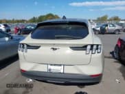 ✅ 2025 Ford Mustang Mach-E Select • VIN: 3FMTK1R49SMA37501 • Lot: 43485558. Wystawiony na IAAI z przebiegiem 1 971 mil. Bezpłatny archiwum sprzedaży aukcyjnych z USA i szczegółowy raport historii pojazdu na DreamBid. Zdjęcie 16.