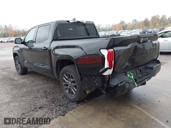 ✅ 2022 Toyota Tundra Platinum • VIN: 5TFNA5DB4NX025817 • Lot: 43638684. Wystawiony na IAAI z przebiegiem 76 854 mil. Bezpłatny archiwum sprzedaży aukcyjnych z USA i szczegółowy raport historii pojazdu na DreamBid. Zdjęcie 3.