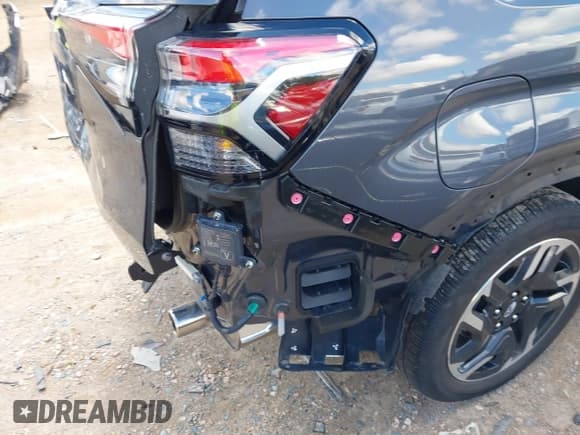 ✅ 2025 Subaru Forester Limited • VIN: JF2SLDRC2SH444197 • Lot: 43576217. Listed on IAAI with 8,528 mi. Free auction sales archive from the USA and detailed vehicle history report at DreamBid. Image 18.