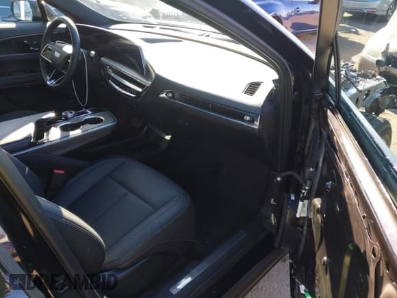 ✅ 2024 Cadillac LYRIQ Luxury • VIN: 1GYKPPRL6RZ135058 • Lot: 41679410. Listed on IAAI with 8,353 mi. Free auction sales archive from the USA and detailed vehicle history report at DreamBid. Image 5.