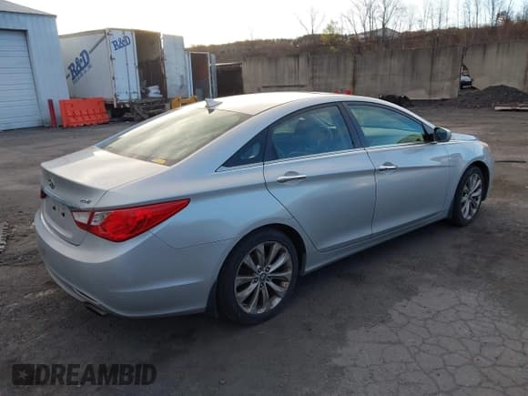 ✅ 2012 Hyundai Sonata Limited • VIN: 5NPEC4AB1CH388920 • Lot: 43706915. Listed on IAAI with 180,897 mi. Free auction sales archive from the USA and detailed vehicle history report at DreamBid. Image 4.