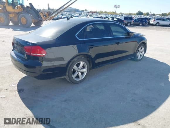 ✅ 2013 Volkswagen Passat SE • VIN: 1VWBN7A33DC064157 • Lot: 43586326. Listed on IAAI with 108,618 mi. Free auction sales archive from the USA and detailed vehicle history report at DreamBid. Image 4.