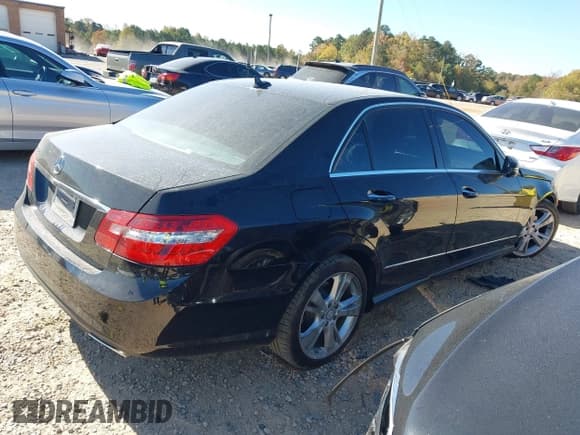 ✅ 2013 Mercedes-Benz E 350 Sport • VIN: WDDHF5KB6DA676049 • Lot: 43506898. Wystawiony na IAAI z przebiegiem 103 373 mil. Bezpłatny archiwum sprzedaży aukcyjnych z USA i szczegółowy raport historii pojazdu na DreamBid. Zdjęcie 4.