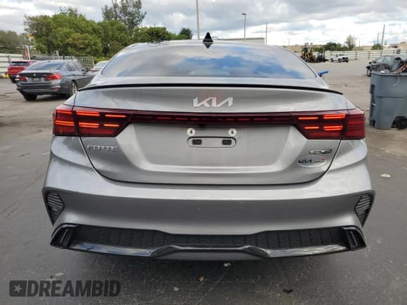 ✅ 2023 Kia Forte GT-Line • VIN: 3KPF54AD9PE661807 • Lot: 92993015. Wystawiony na Copart z przebiegiem 30 210 mil. Bezpłatny archiwum sprzedaży aukcyjnych z USA i szczegółowy raport historii pojazdu na DreamBid. Zdjęcie 6.