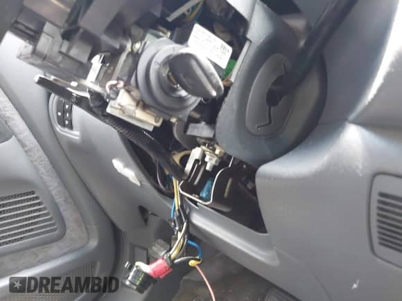 2004 Honda Pilot LX with VIN 2HKYF18184H562032, listed as a IAAI auction lot 42400804 with Not provided miles and . Bid and sale history available at DreamBid. Image 12.