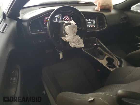 ✅ 2021 Dodge Challenger SXT • VIN: 2C3CDZAG0MH590661 • Lot: 80303935. Wystawiony na Copart z przebiegiem 127 121 mil. Bezpłatny archiwum sprzedaży aukcyjnych z USA i szczegółowy raport historii pojazdu na DreamBid. Zdjęcie 8.