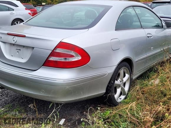 ✅ 2005 Mercedes-Benz CLK 320 • VIN: WDBTJ65J45F165826 • Лот: 83839365. Опубликован ранее на Copart с пробегом 114 594 миль. Бесплатный доступ к архиву аукционных продаж из США и подробный отчёт об истории автомобиля на DreamBid. Изображение 4.