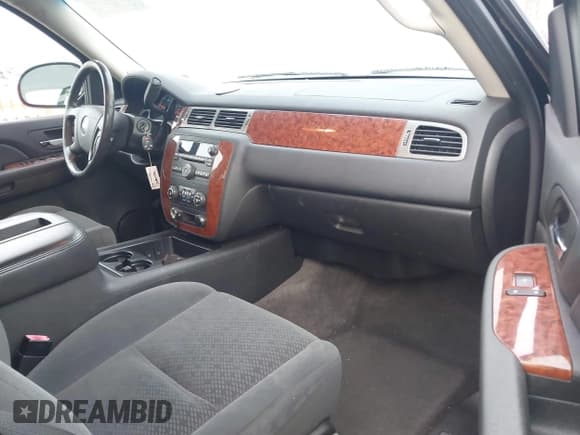 ✅ 2008 Chevrolet Suburban LTZ • VIN: 1GNFC16048J195872 • Лот: 41389825. Опубликован ранее на IAAI с пробегом 207 421 миль. Бесплатный доступ к архиву аукционных продаж из США и подробный отчёт об истории автомобиля на DreamBid. Изображение 5.