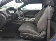 ✅ 2019 Dodge Challenger SXT • VIN: 2C3CDZAG9KH587495 • Lot: 70229024. Wystawiony na Copart z przebiegiem 23 674 mil. Bezpłatny archiwum sprzedaży aukcyjnych z USA i szczegółowy raport historii pojazdu na DreamBid. Zdjęcie 7.