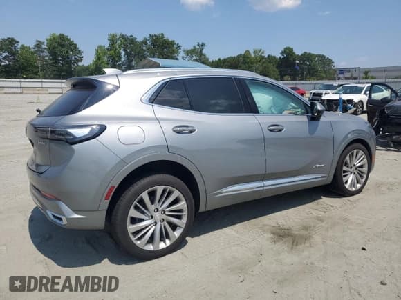 ✅ 2025 Buick Envision Avenir • VIN: LRBFZME46SD017866 • Lot: 64038055. Wystawiony na Copart z przebiegiem 3 825 mil. Bezpłatny archiwum sprzedaży aukcyjnych z USA i szczegółowy raport historii pojazdu na DreamBid. Zdjęcie 3.