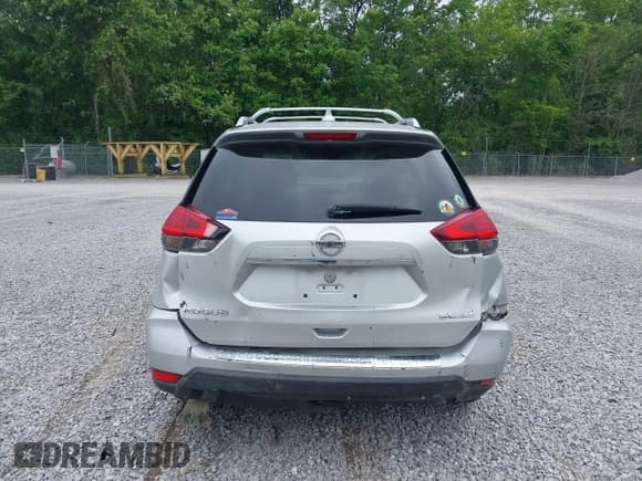 ✅ 2017 Nissan Rogue SL • VIN: 5N1AT2MV1HC801443 • Lot: 42194810. Listed on IAAI with 134,719 mi. Free auction sales archive from the USA and detailed vehicle history report at DreamBid. Image 16.