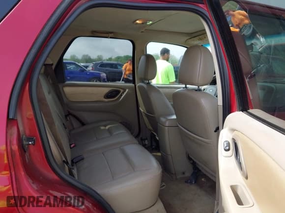 ✅ 2006 Ford Escape XLT • VIN: 1FMYU93166KA44836 • Lot: 42104051. Listed on IAAI with 176,367 mi. Free auction sales archive from the USA and detailed vehicle history report at DreamBid. Image 8.