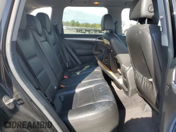 ✅ 2005 Porsche Cayenne S • VIN: WP1AB29PX5LA61015 • Лот: 76097734. Опубликован ранее на Copart с пробегом 106 331 миль. Бесплатный доступ к архиву аукционных продаж из США и подробный отчёт об истории автомобиля на DreamBid. Изображение 11.