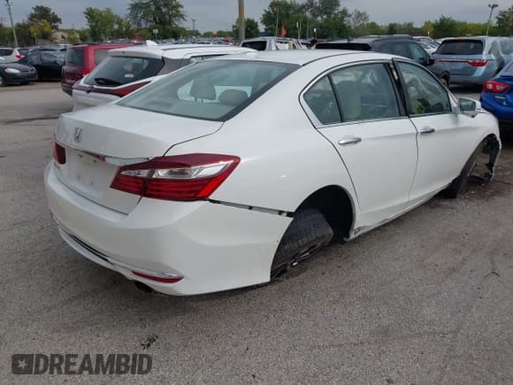 ✅ 2017 Honda Accord EX-L • VIN: 1HGCR2F88HA157648 • Lot: 43292040. Wystawiony na IAAI z przebiegiem 69 973 mil. Bezpłatny archiwum sprzedaży aukcyjnych z USA i szczegółowy raport historii pojazdu na DreamBid. Zdjęcie 4.